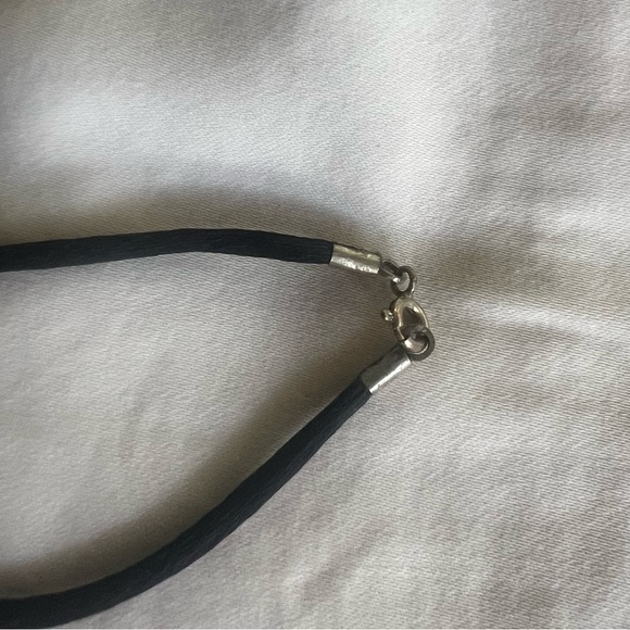 Medallion necklace with fabric - Picture 2 of 5